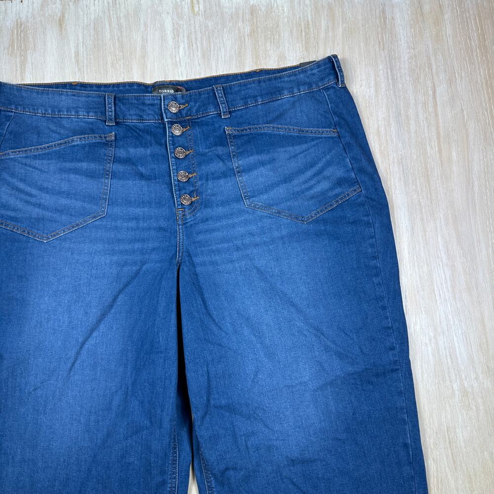 NWT Torrid High Rise Button Fly Cropped Wide Leg Jeans Plus 26 Blue Denim Casual - Picture 2 of 16